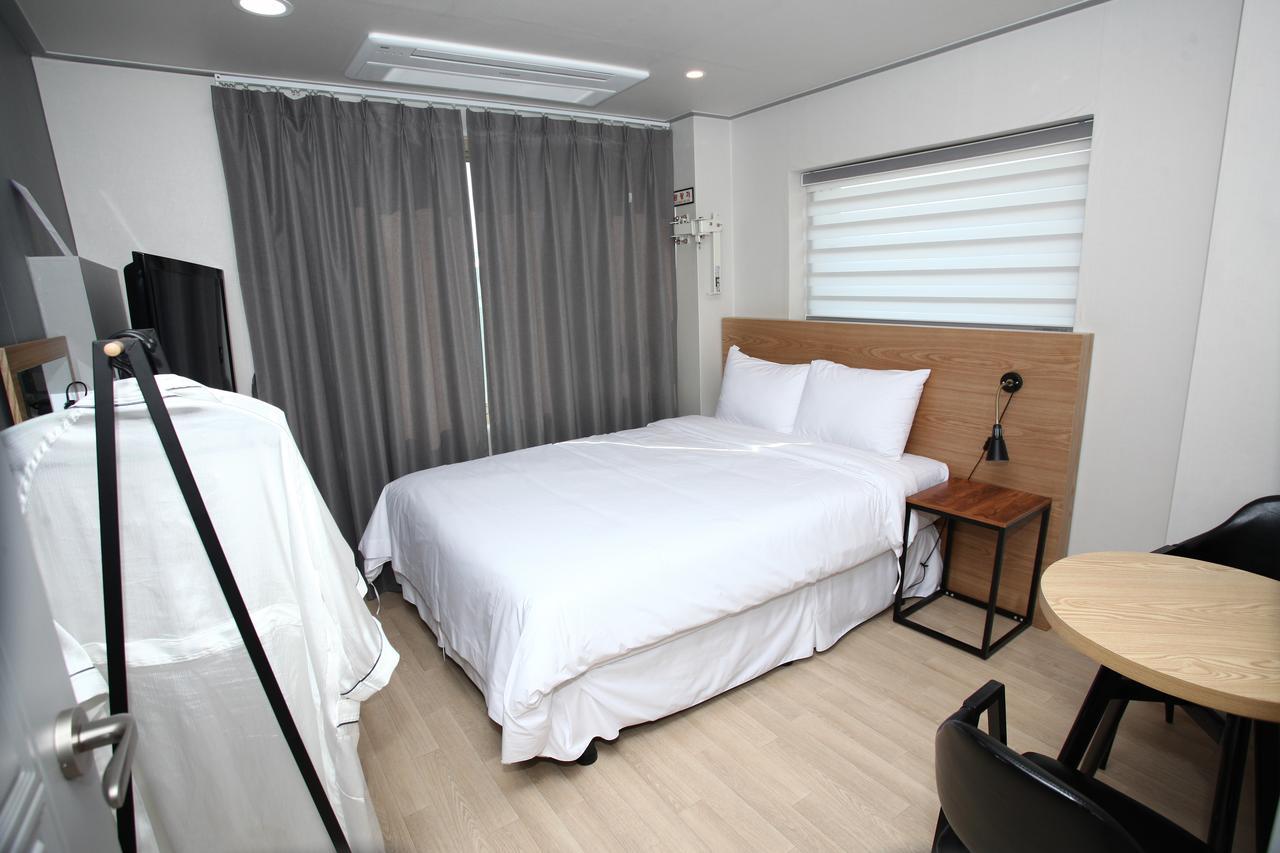 Hotel R Gangneung Habitación foto