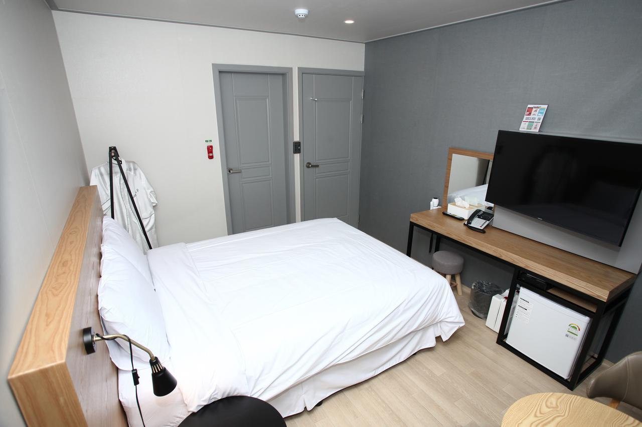 Hotel R Gangneung Habitación foto