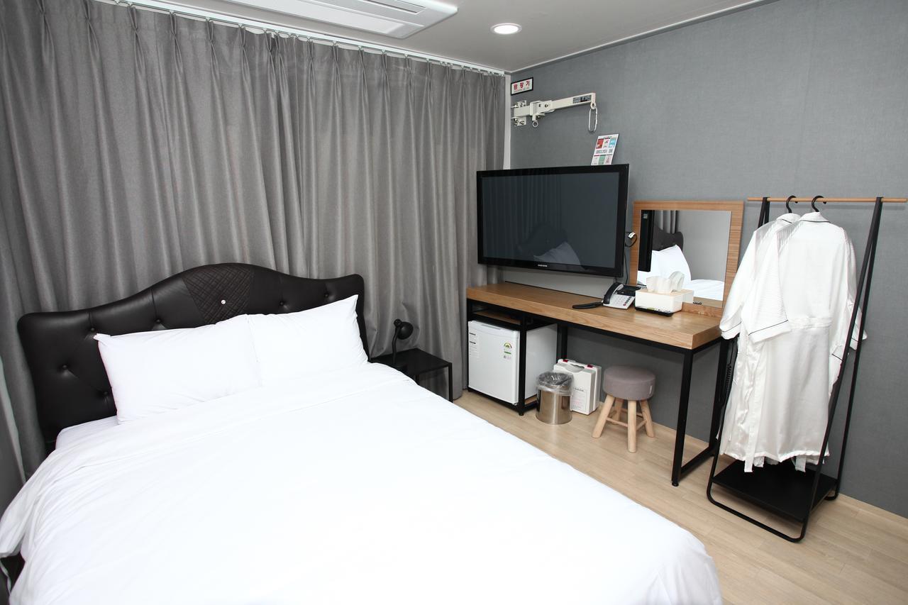 Hotel R Gangneung Habitación foto